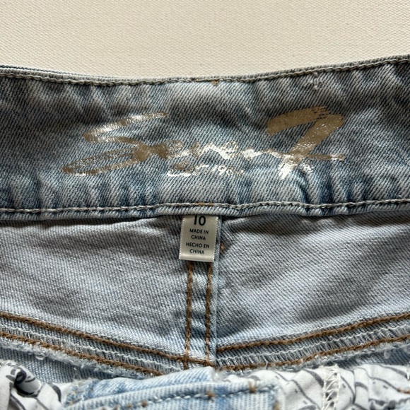 EUC Seven 7 Rainbow Piping Pride Raw Hem Jean Shorts 🌈🌈 (D2) - Picture 8 of 13